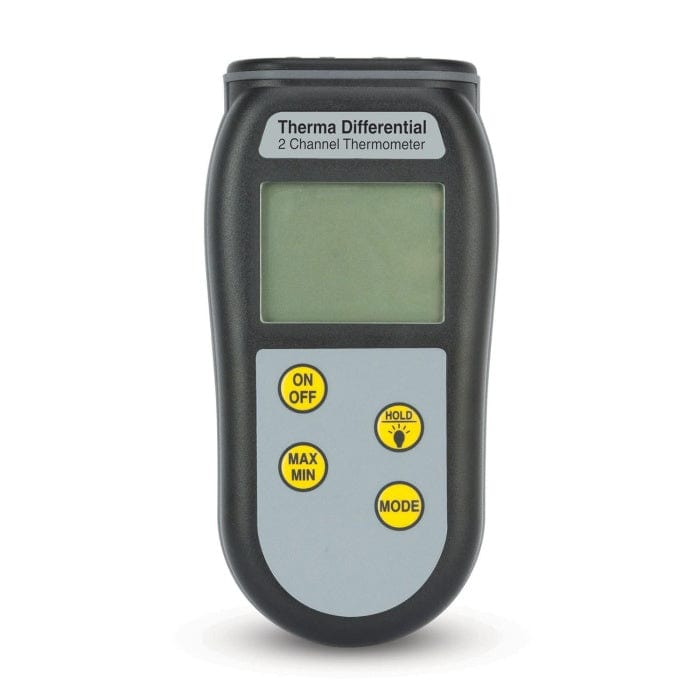 Le Therma différentiel à deux canaux de Thermomètre.fr est un thermomètre portatif doté d'un corps gris et de boutons jaunes marqués ON/OFF, MAX/MIN, HOLD et MODE. Ce thermomètre CVC comprend des sondes thermocouple de type K et un écran LCD personnalisé pour des lectures précises de température.